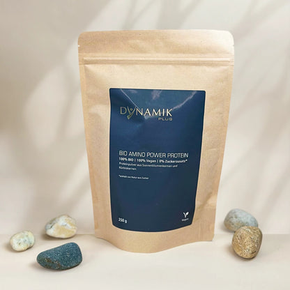 Beiger Kartonbeutel mit DynamikPlus "Bio Amino Power Protein" Etikett
