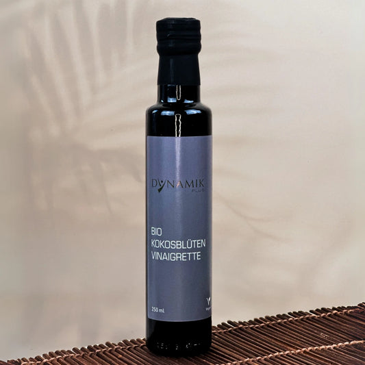 Braune kleine Ölflasche mit DynamikPlus "Bio Kokosblüten Vinaigrette" Etikett
