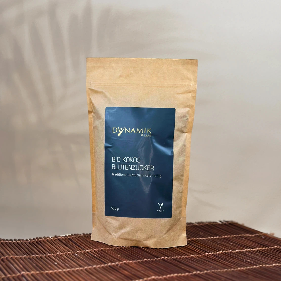 Beiger Kartonbeutel mit DynamikPlus "Bio Kokos Blütenzucker" Etikett
