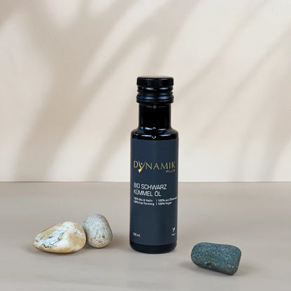 Kleine Ölflasche mit DynamikPlus "Bio Schwarzkümmelöl" Etikett