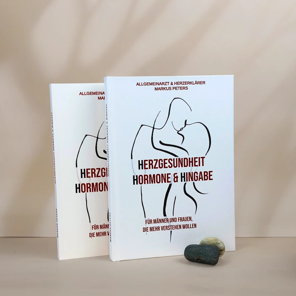 Buch mit dem Titel "Herzgesundheit Hormone & Hingabe"