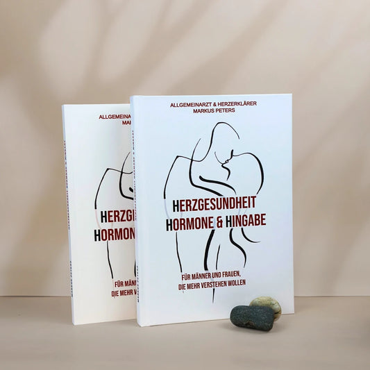 Buch mit dem Titel "Herzgesundheit Hormone & Hingabe"