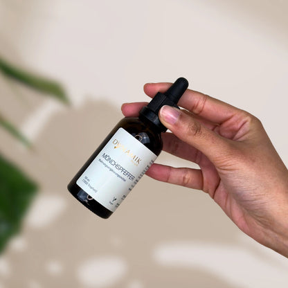 Braune Tröpfchenflasche mit DynamikPlus "Mönchspfeffer" Etikett auf der Flasche