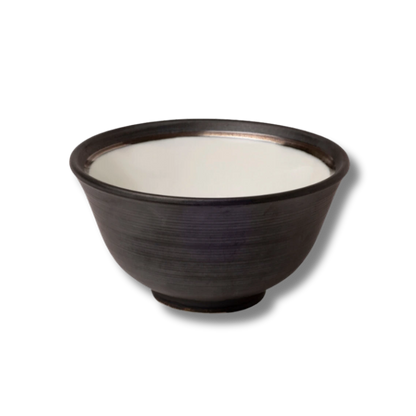 DENTŌ Teeschale aus Keramik mit hellem Innenleben