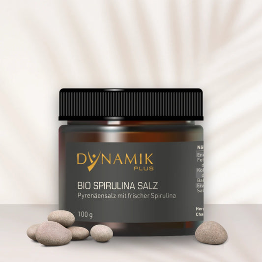 Brauner Glasbehälter mit DYNAMIKPLUS Etikett "Bio Spirulina Salz"