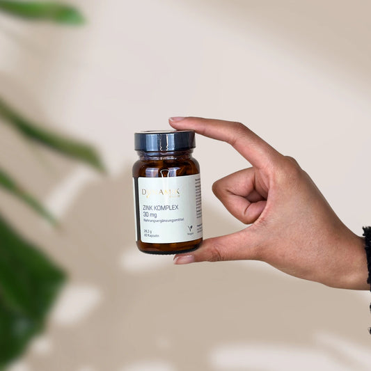 Brauner Glasbehälter mit DynamikPlus "Zink Komplex" Etikett und schwarzem Drehverschluss