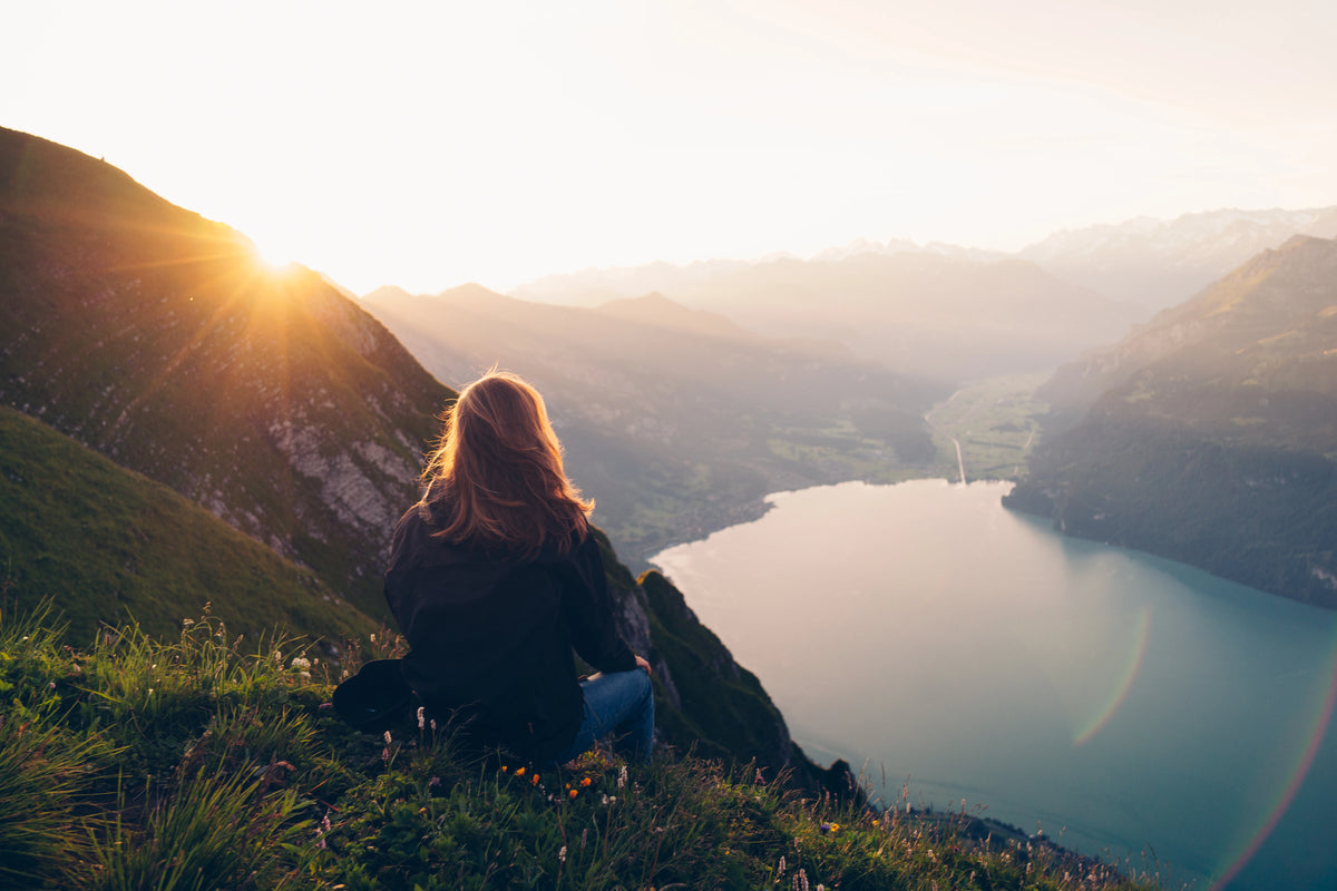 Natur Berge Frau Sonne Ausblick